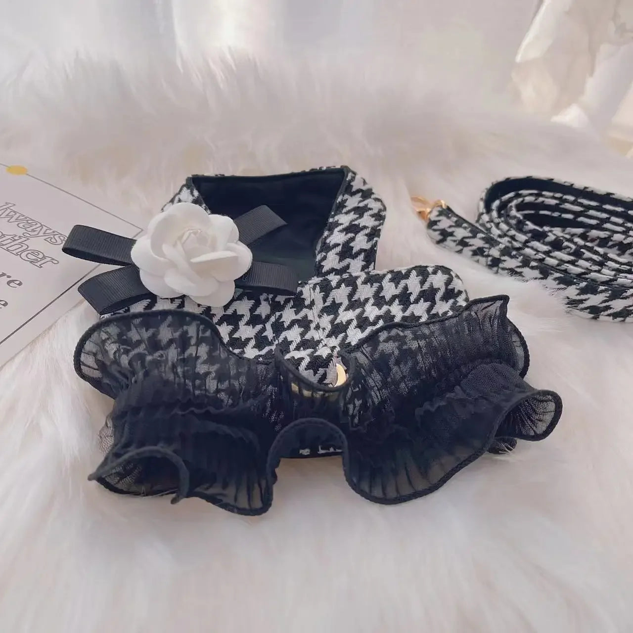 Pet Dog Cat Clothes Houndstooth Traction Suit Teddy Bear Go Out Vest Style Dog Leash Black and White Plaid Dog Seat Belt